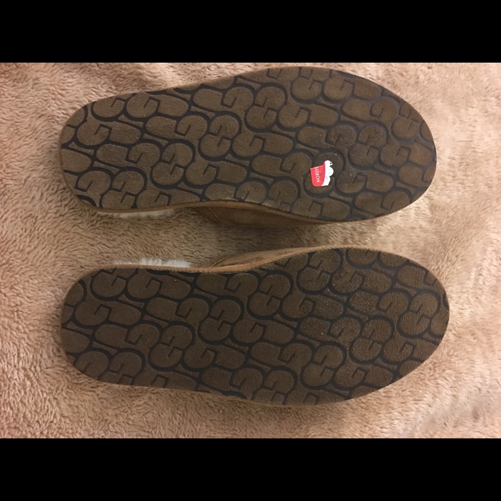 Ugg - Picture 7 of 7